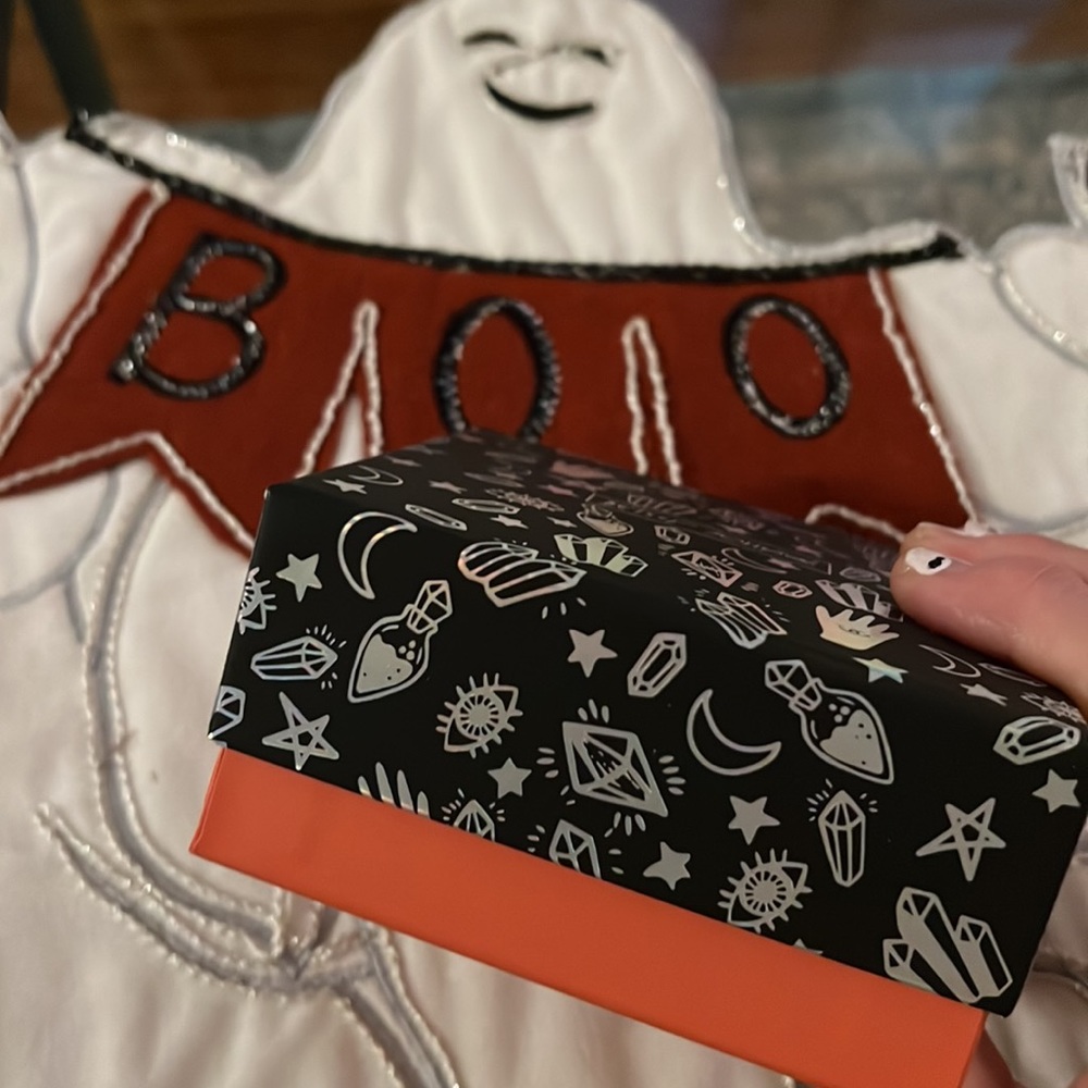 Betsey Johnson Ghost Pearl Rhinestone Earrings NEW in Hallloween theme gift box - Picture 7 of 10